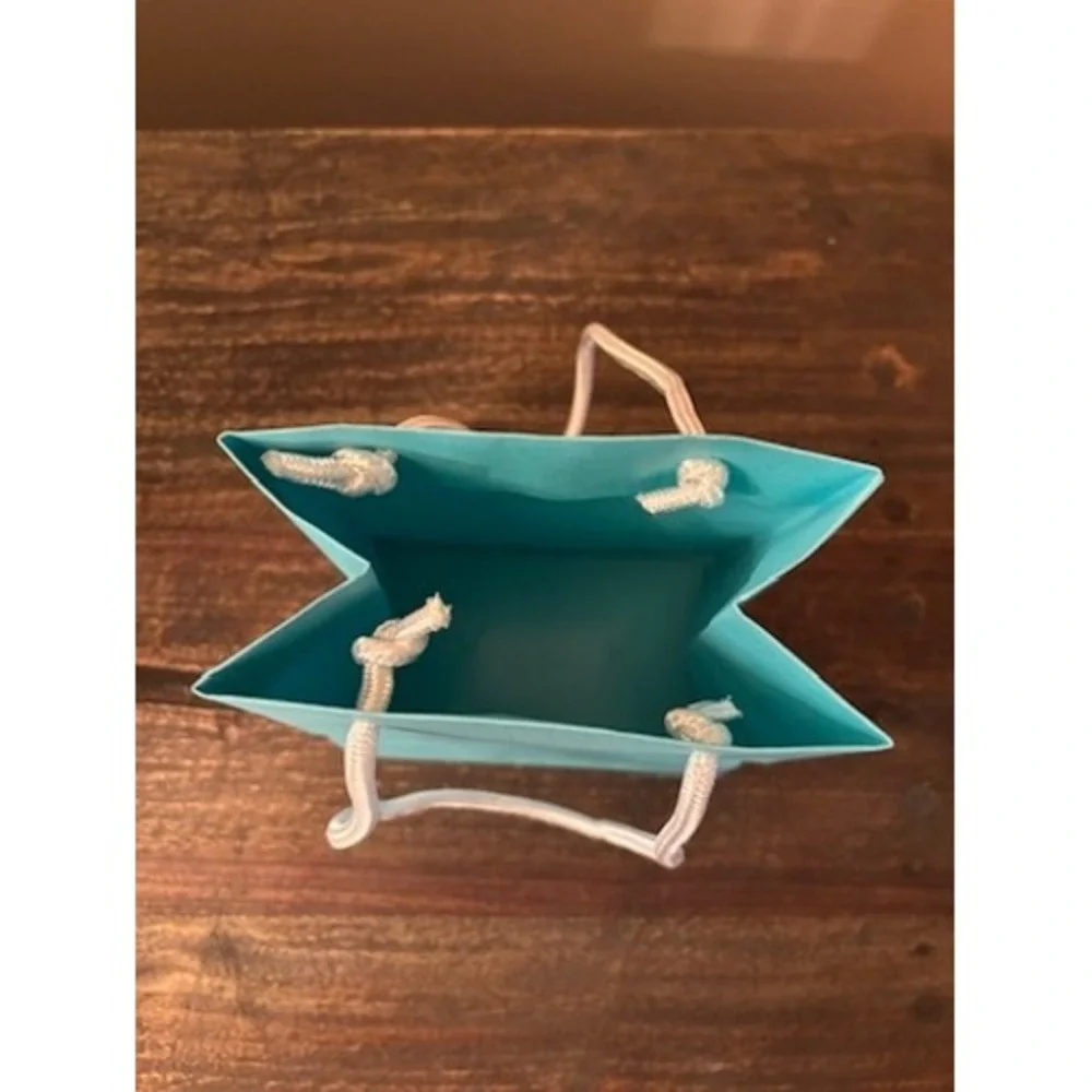 TIFFANY & Co. 5
